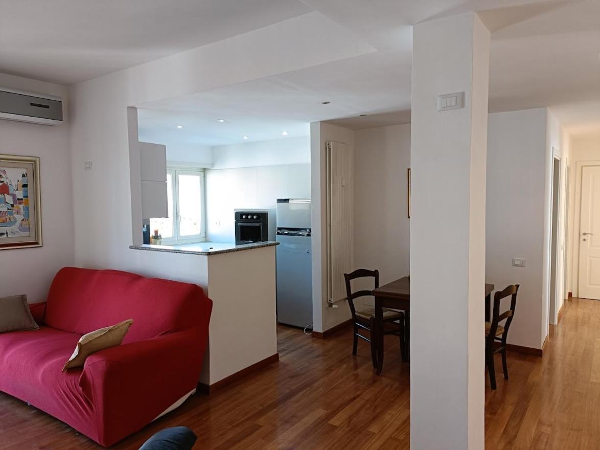 Gloriapartment ชิวิตาเวกเกีย ภายนอก รูปภาพ